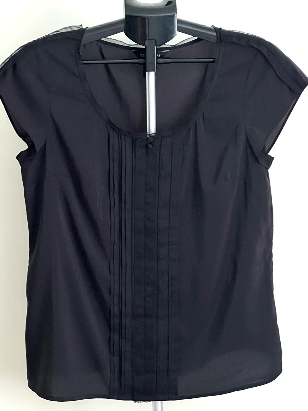 White House Black Market Women’s Black Pleated Cap-Sleeve Top Size Medium